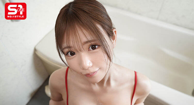 「超人气高挑巨乳妹妹」挑逗矮小的我，每天用「丰满无敌J奶」狂贴...