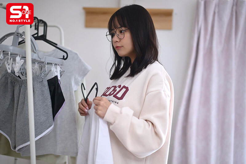 认真参加社团的「隐藏巨乳女大生」，「脱下衣的火辣L奶」太勾人！