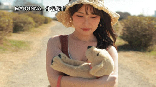 每天遛狗狂被搭讪的「巨乳人妻」,胴体火辣「超爱主动骑乘」!