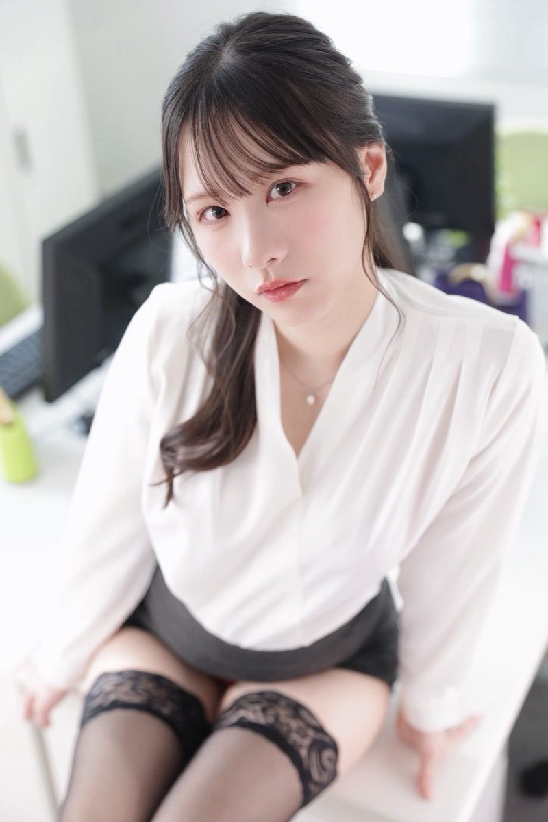 AV女优大战AI！23岁E罩杯白嫩巨乳美少女