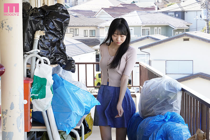 巨乳OL被隔壁垃圾屋老头监禁!「白皙欧派」遭浓厚臭精弄脏!