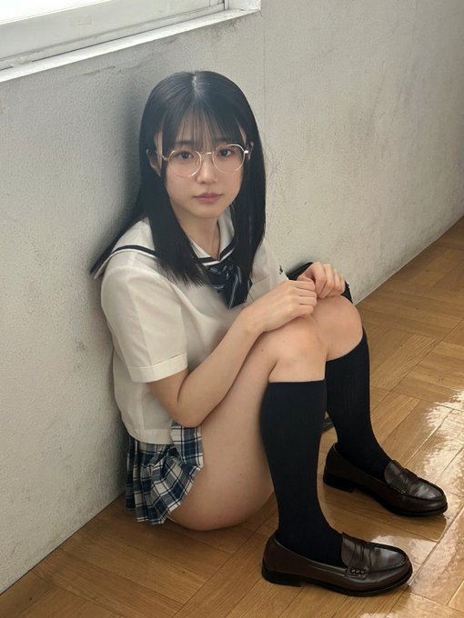 解禁!C罩杯白嫩纤细甜心美少女「辉星绮罗」9月中出解禁!无情中出!
