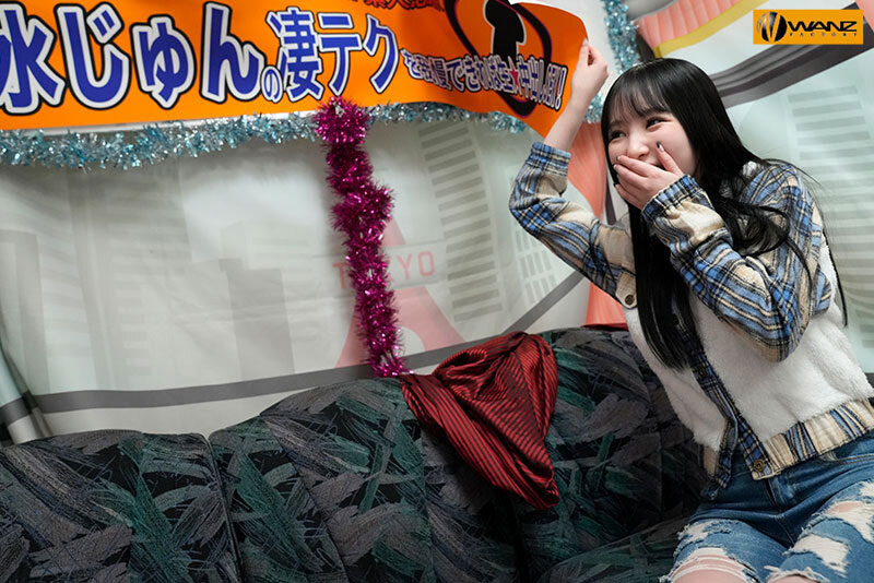 撑过就能无套中出！C罩杯颜面最强白皙雪乳美少女「香水纯」5周年AV新作特别演出！
