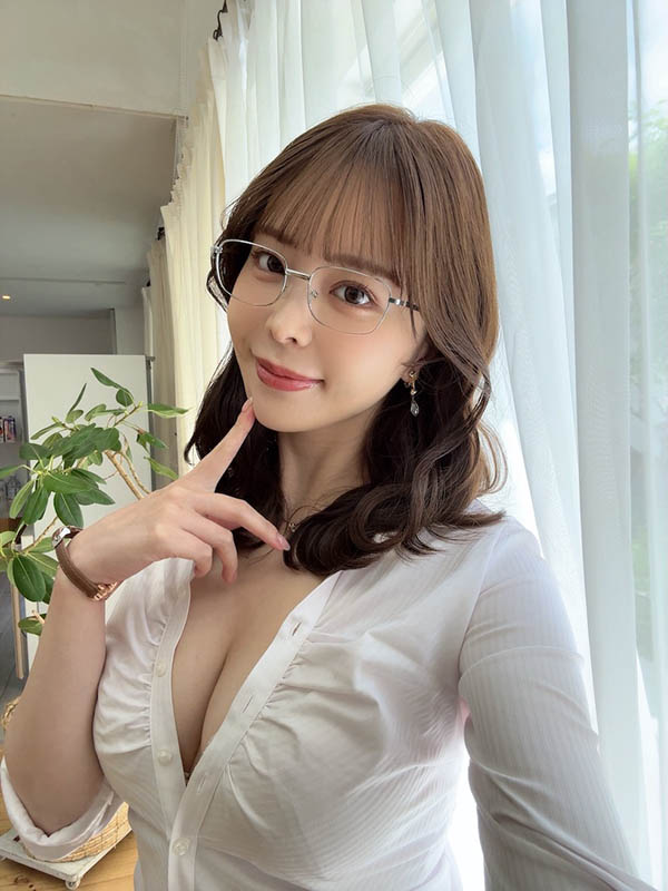 考满分就随便你玩一整天!25岁G罩杯白嫩爆乳美少女「九野雏乃」新作化身性感女仆!