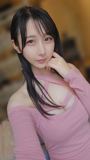 极品雪乳！25岁G罩杯天然柔嫩爆乳人妻「小松空」AV新作惨遭中年大叔集团轮上！