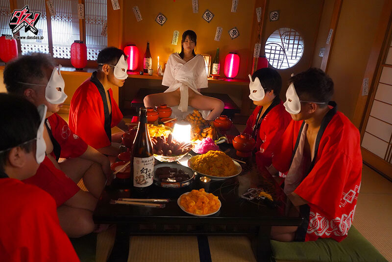 探访神秘祭典!「正妹女大生」惨遭村民囚禁,化身神之巫女被灌爆精汁!