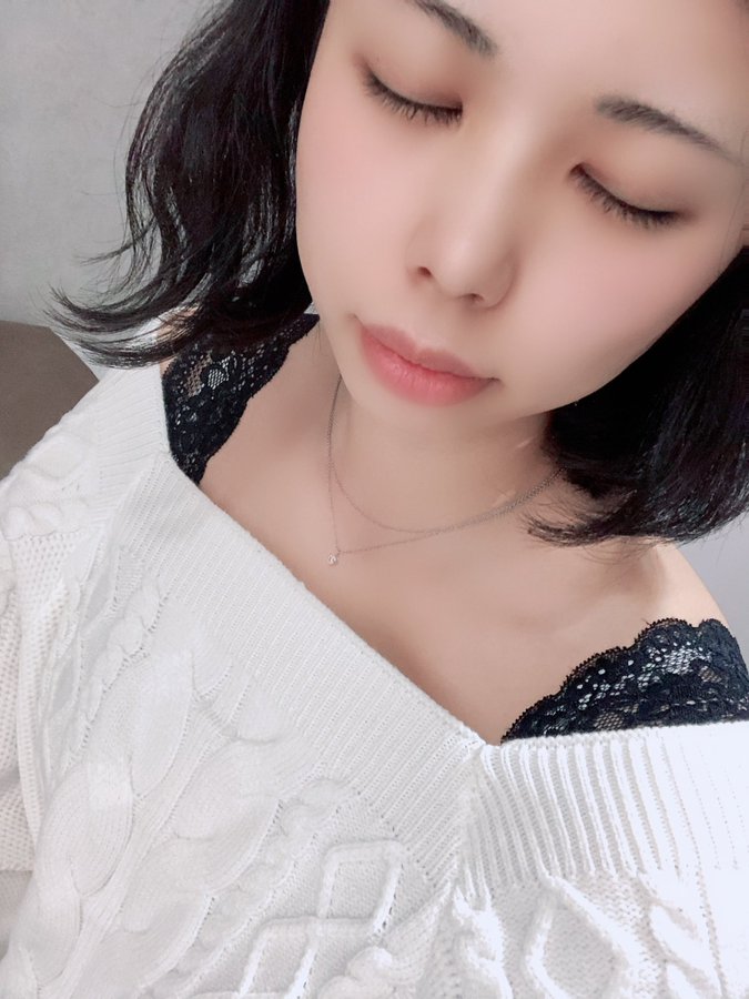 蜜唇大眼!魔鬼身材新人“藤咲玲央奈”AV出道、自曝私底下超宅最爱动漫!