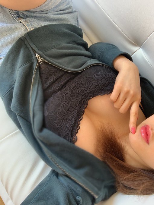 好想再来中国台湾玩！ F罩杯长腿新人「蜜美杏」大晒来台街拍照！
