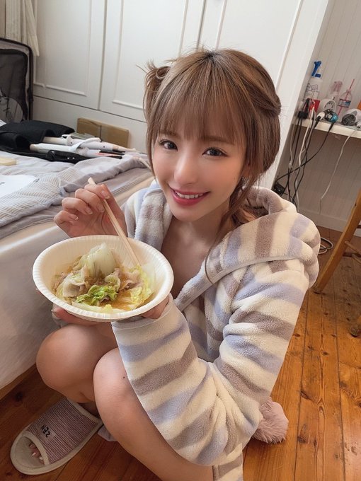 可爱mix性感! F罩杯AV大胃女王「桃乃木香奈」担任内衣MD美照连发狂吸上千赞!