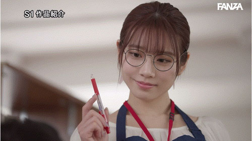 打巴掌、踩鸡鸡⋯戴眼镜的「文系美女」河北彩伽这次有够痴! ...