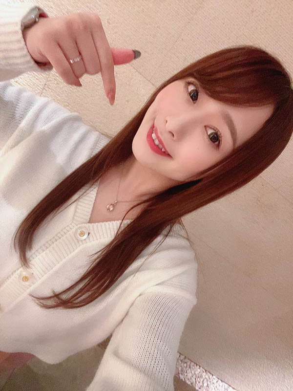 「G奶正妹外送員」幫你送餐,顏值超高...原來是「超胸AV女神」!