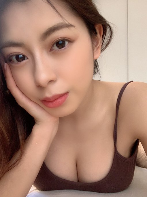 欧美规格! 拉丁系混血美少女樱庭光改名「EMILY」推特超大尺度必追!