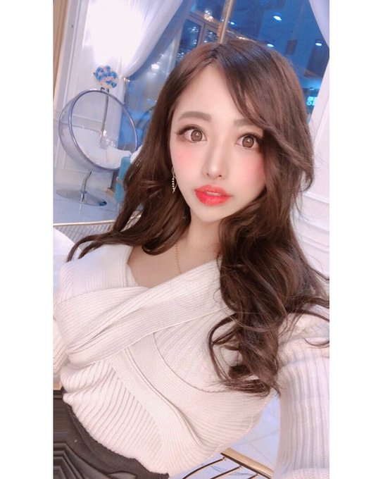 白里透红！ 中日混血AV女优「赤井爱知华」4秒影片大秀血管乳！