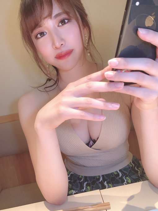 翻山越岭! H罩杯火辣长腿新人「宫园琴音」和绿色小小兵大玩攻顶战!