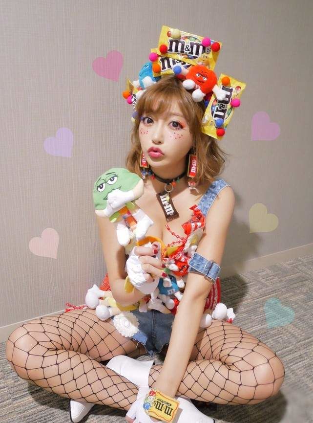 看了更想捣蛋!特搜性感版本的「AV万圣节装扮」,桥本有菜被小恶魔化还是超诱人