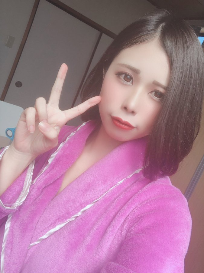 蜜唇大眼!魔鬼身材新人“藤咲玲央奈”AV出道、自曝私底下超宅最爱动漫!
