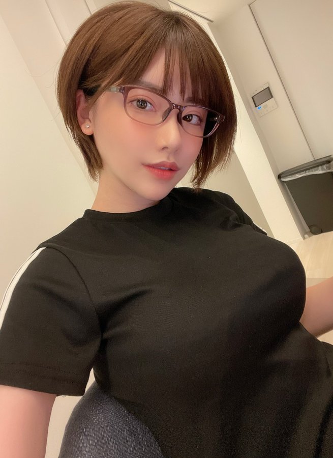 东窗事发!近200万追踪、YouTube66万订阅AV话题女王“深田咏美”自曝拍AV被父母抓包!