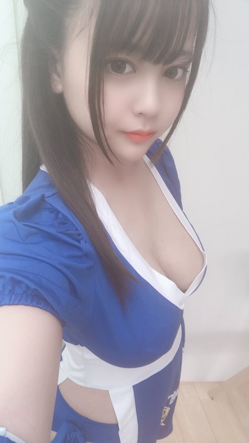 解放左胸! I罩杯童颜巨乳「夕美紫苑」浴衣大走光仅用手遮点让粉丝疯狂!