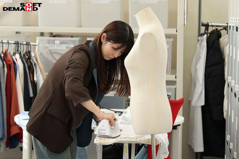 【速报】才刚解禁拍AV、负责女优演出服装的女子社员「佐竹夏帆」重大发表!
