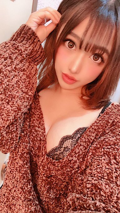 白里透红！ 中日混血AV女优「赤井爱知华」4秒影片大秀血管乳！