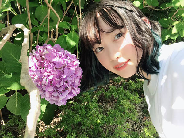 反差萌! 可爱才女「架乃由罗」开始当Youtuber、大玩血腥恶灵古堡怒杀丧尸!