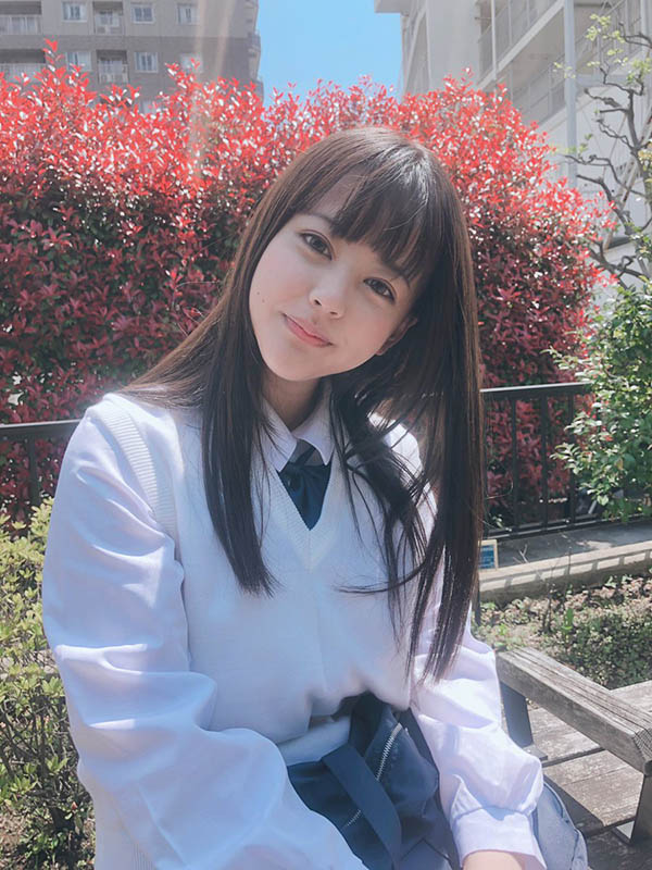 解放左胸! I罩杯童颜巨乳「夕美紫苑」浴衣大走光仅用手遮点让粉丝疯狂!