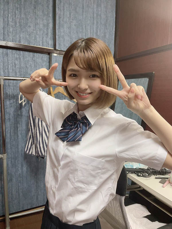 一笑百媚生!C罩杯甜心美少女“仓本菫”AV出道被誉:女主播级的可爱!