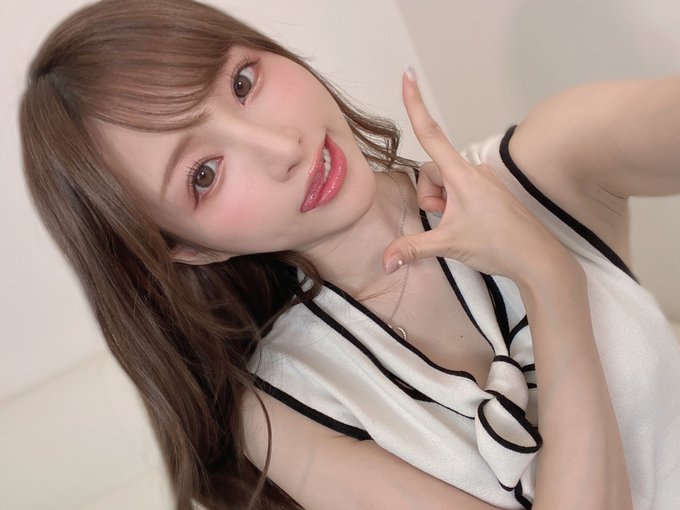 全裸上阵！ D奶甜心美少女「天使萌」登上周刊杂志、一丝不挂侧拍抢先看！