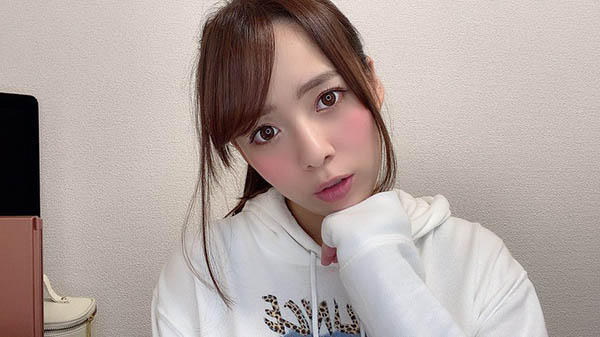 另类福利照！ 疗癒系姐姐型AV女优「三岛奈津子」游乐园纪念照意外勾出胸猛J罩杯！