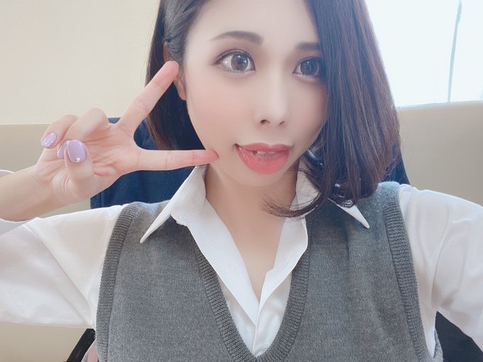 蜜唇大眼!魔鬼身材新人“藤咲玲央奈”AV出道、自曝私底下超宅最爱动漫!
