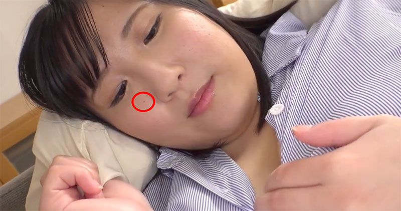 什么?那个在A片店舖打工的大奶妹竟然已经在无码片商加勒比初登场! ... . ...