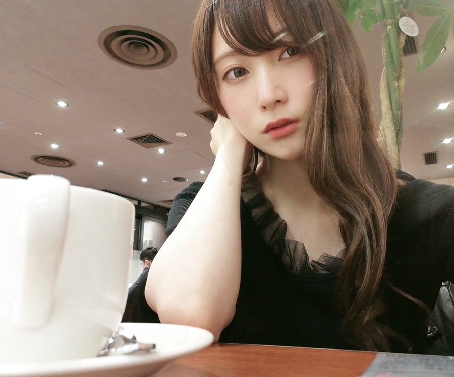 隐藏版素人新人!雪白微乳美女“廿楽真理”身兼看护师AV出道!