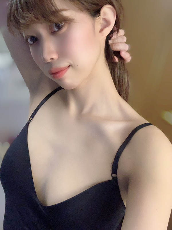 巨人级! 180公分高日菲混血美女「木下玛莉润」AV出道,还是年收高达1300万的女强人?!