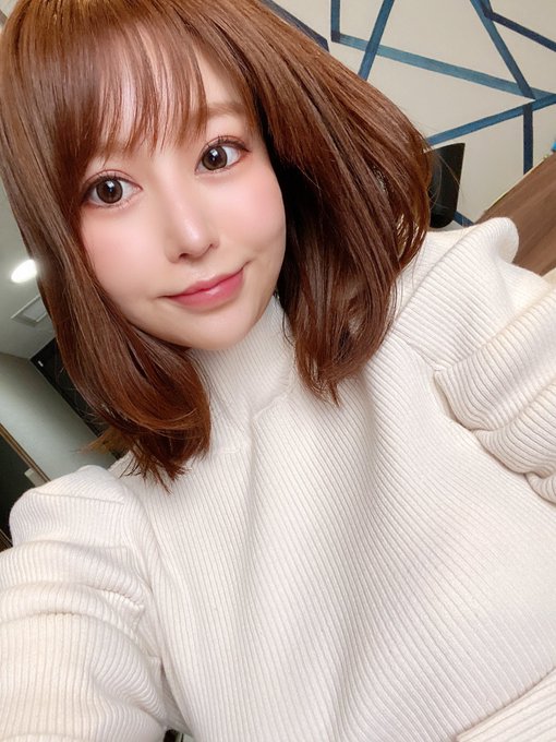 妈我上电视了!那位因电车延误而受访的神乳正妹是?