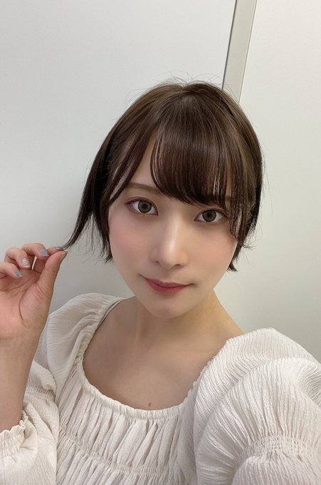 隐藏版素人新人!雪白微乳美女“廿楽真理”身兼看护师AV出道!
