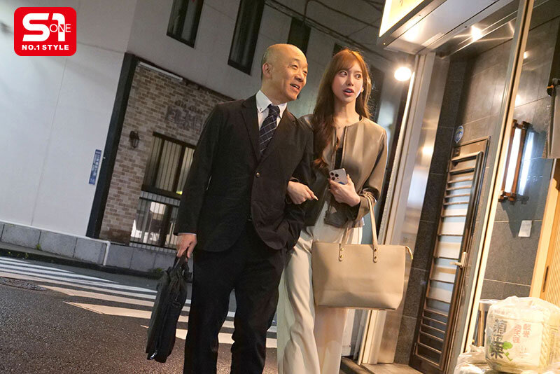 抽插到末班车为止!「9头身长腿极品爱人」国庆不忘偷情,一见面就开干