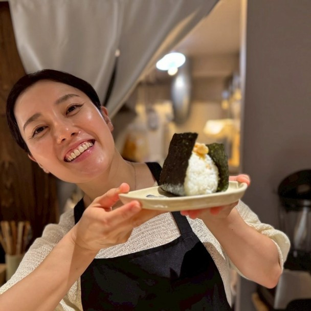 昔日神级女优！从「I罩杯暗黑女神」到饭团职人：长泽梓退役11年华丽转身