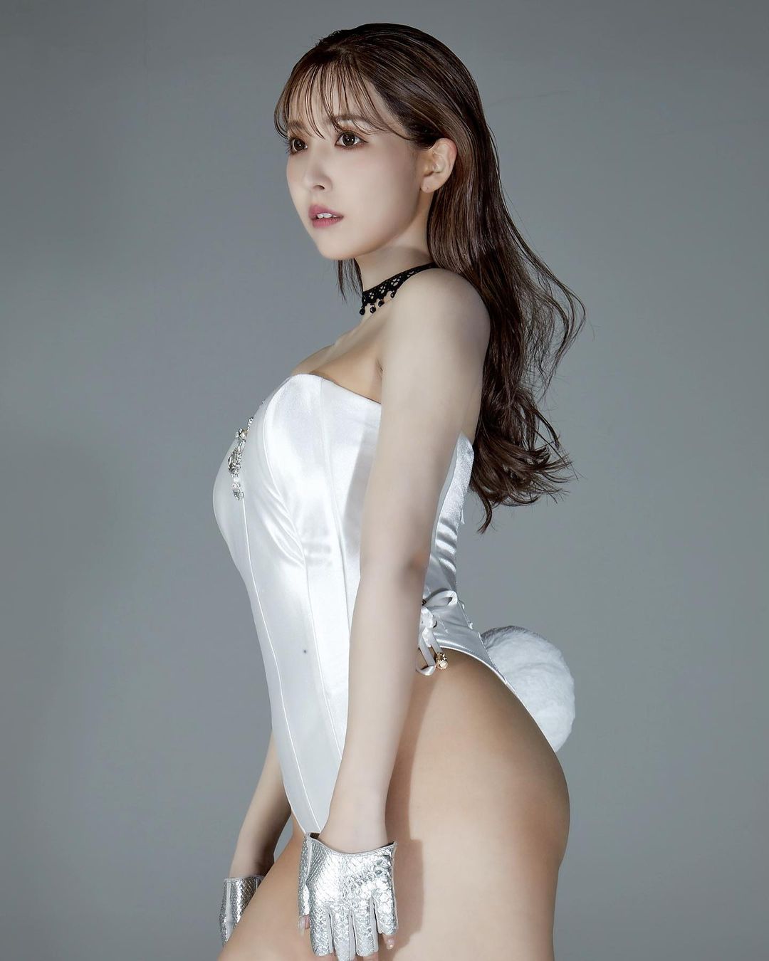 「三上悠亚」化身爆乳兔女郎拜年!多变造型秀「巨乳美臀」引十几万人按赞!
