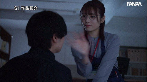打巴掌、踩鸡鸡⋯戴眼镜的「文系美女」河北彩伽这次有够痴! ...