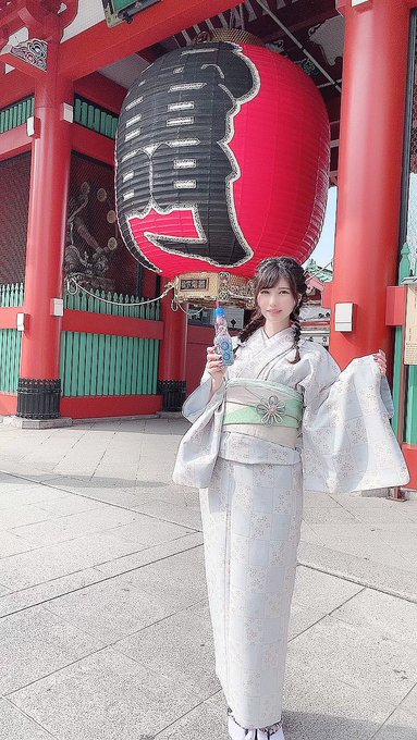 修长美腿！ 雪白美少女「蓝芽水月」跨年夜放送火辣兔女郎装扮恭贺新喜！