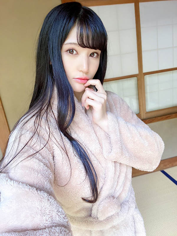 呼之欲出!AV救世主「高桥圣子」男友衬衫造型释放完美G奶、三角地带乍现!