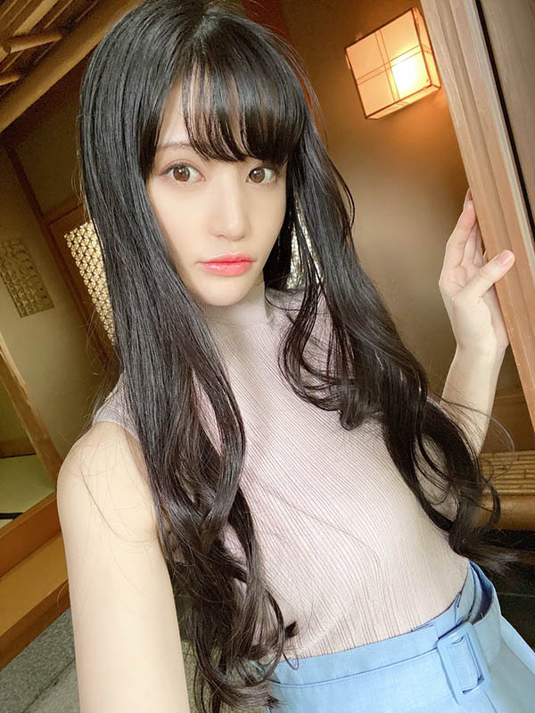 呼之欲出!AV救世主「高桥圣子」男友衬衫造型释放完美G奶、三角地带乍现!