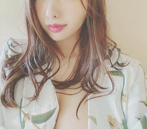 超性感小心机自拍照! H罩杯火辣美女新人「绿川雅」推特福利中路大开还外洩裙底...
