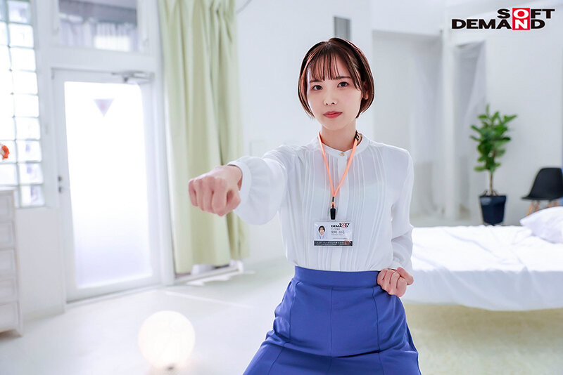 打败三上悠亜共演的女子社员！短发的她是贫乳版葵つかさ(葵司)？ ...