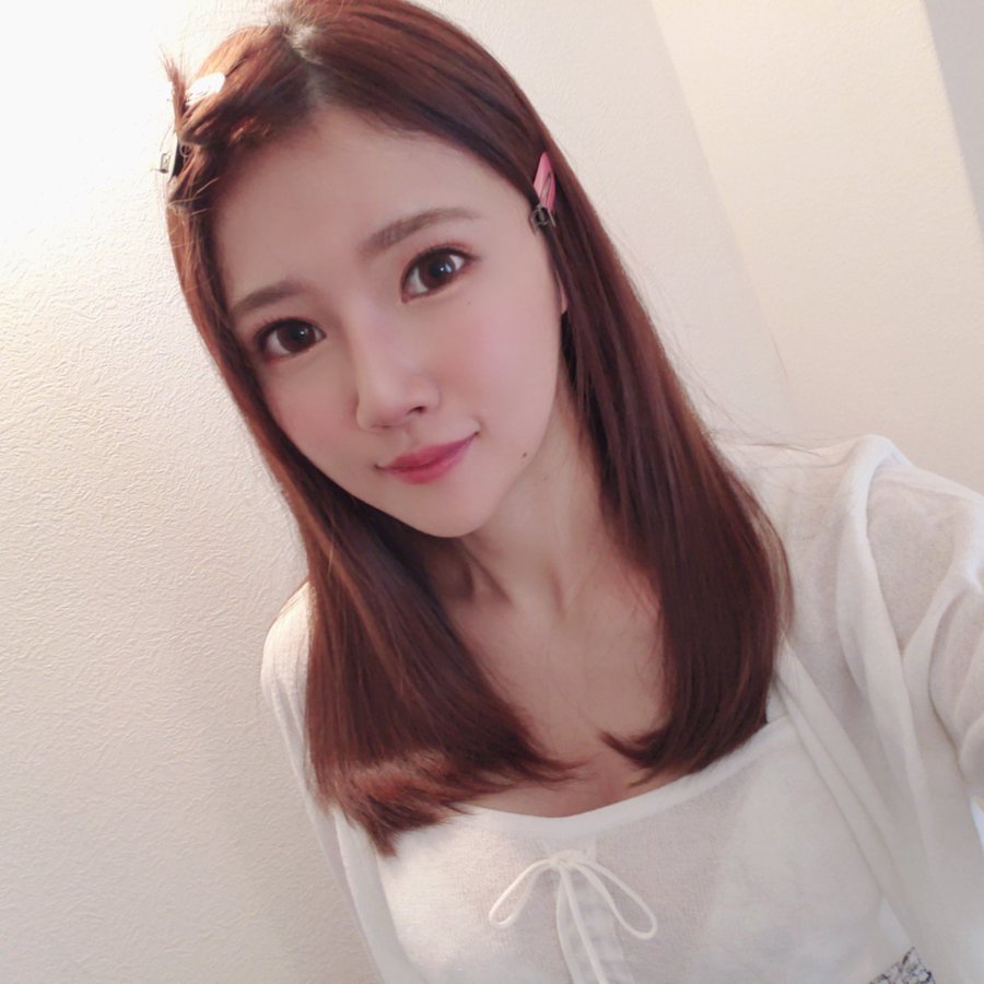 狂吸上千次观看！魔鬼身材新人AV女优「诗音乃兰」身穿性感女仆装摇来摇去...！