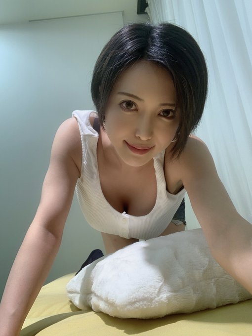 泳装开工! AV最强短发御姐「君岛美绪」自爆发福、却秀出傲人胀大血管乳...