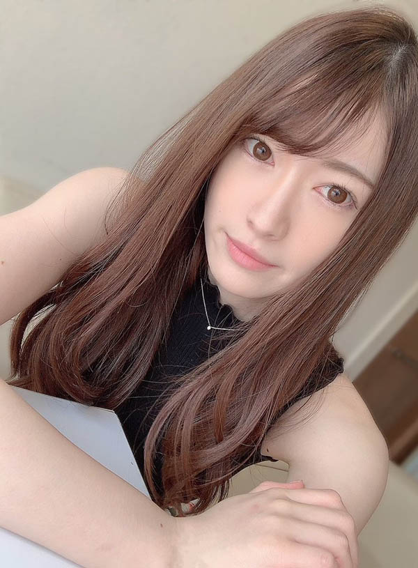 惊传被捕!26岁C罩杯校园选美冠军“结城瑠美奈”上周在家中被起出毒品当场被捕!