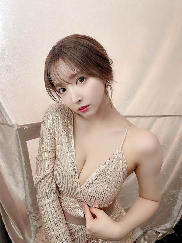 「三上悠亚」出道七周年!「性感爆乳」送粉丝福利,宣布自立门户当老板!