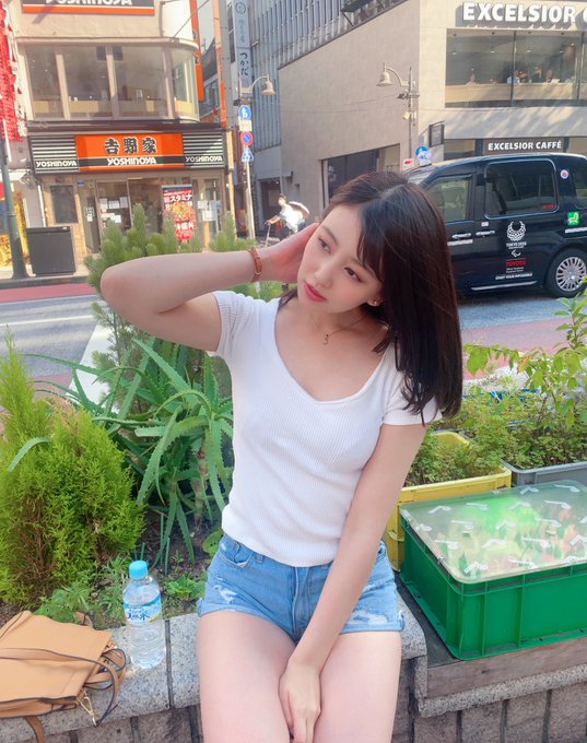 白皙长腿! 174公分疗癒系美女「栗山绘麻」!