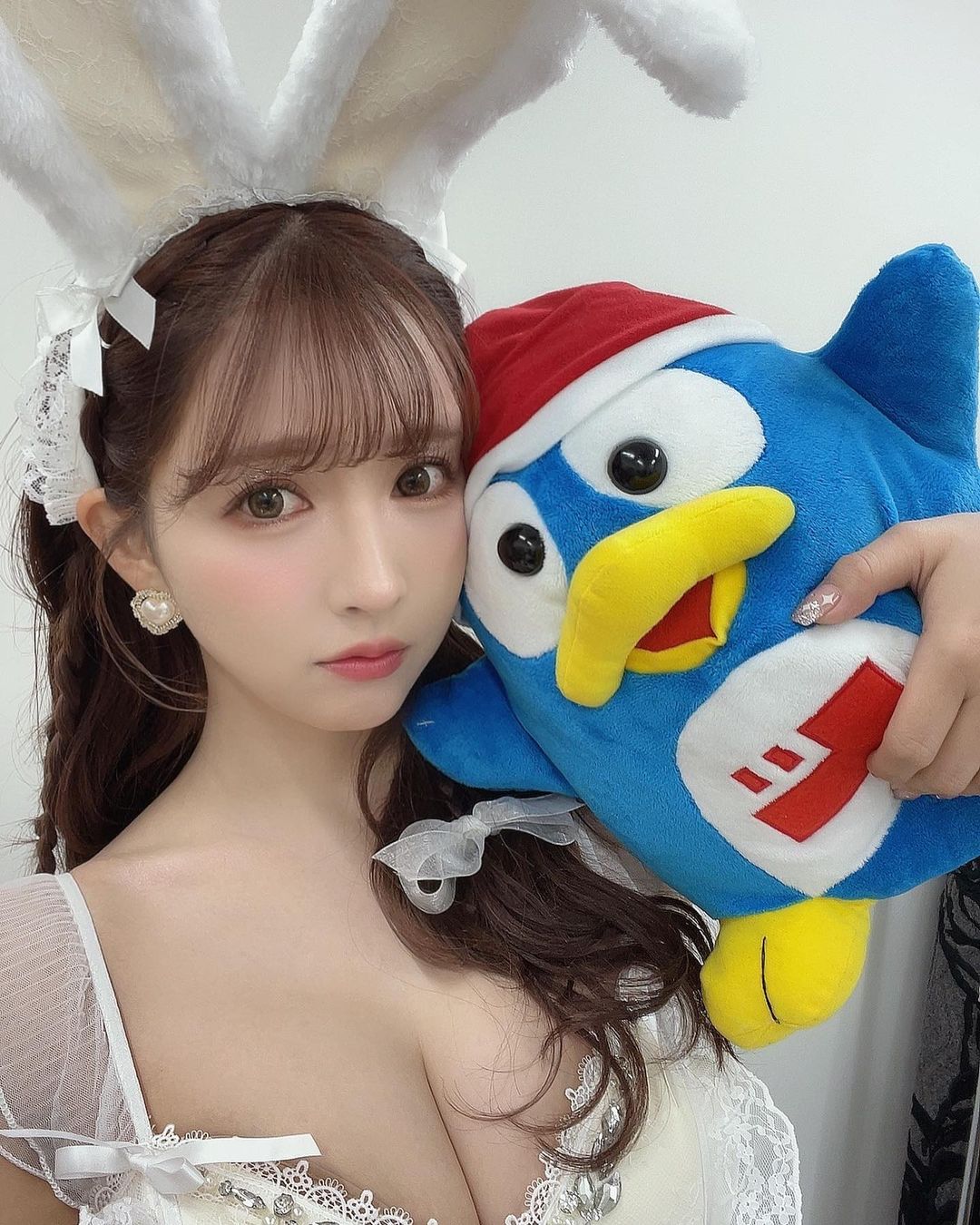 「三上悠亚」化身爆乳兔女郎拜年!多变造型秀「巨乳美臀」引十几万人按赞!